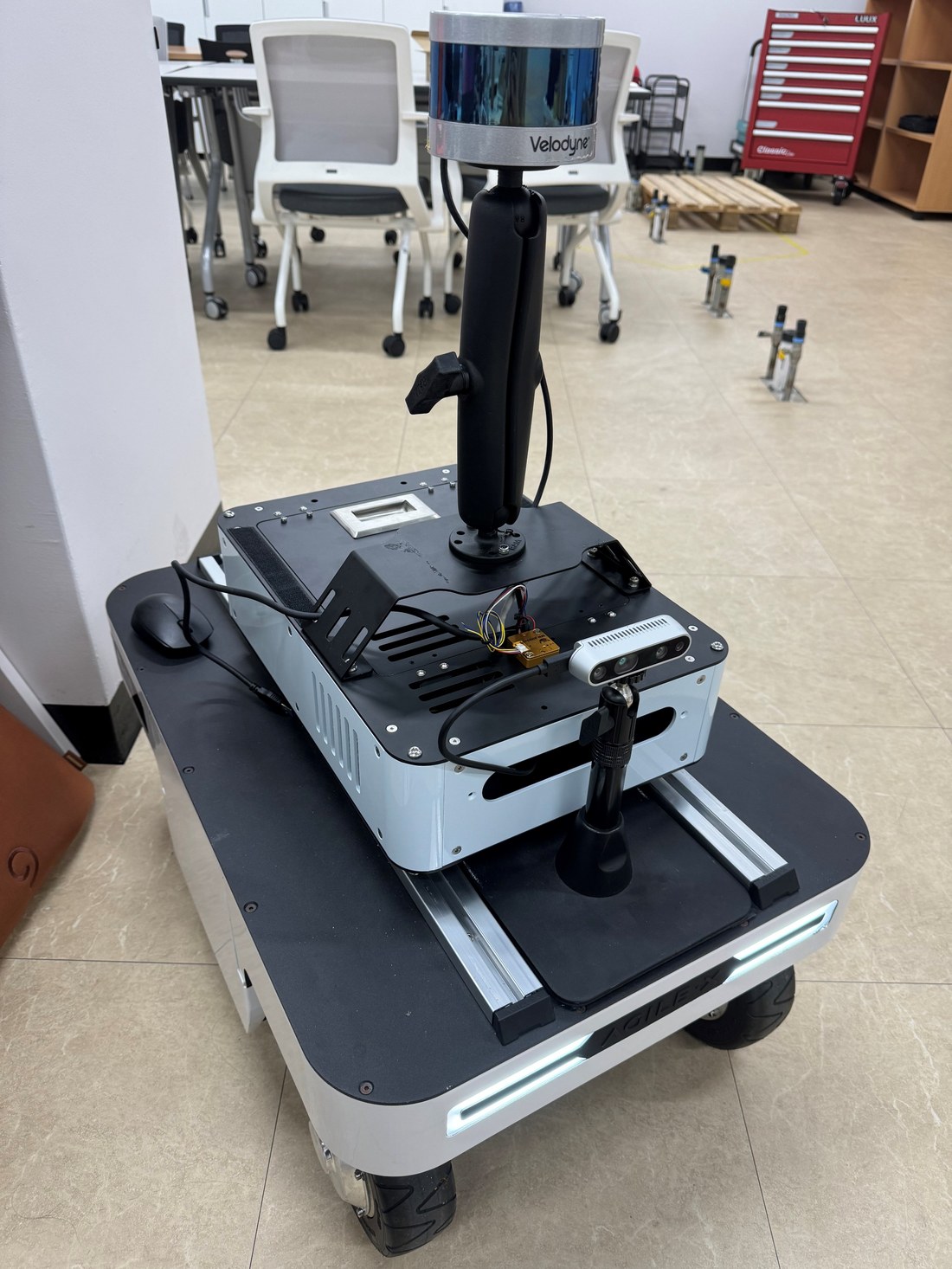 Ranger Mini v2 mobile robot platform with Velodyne LiDAR and onboard sensors