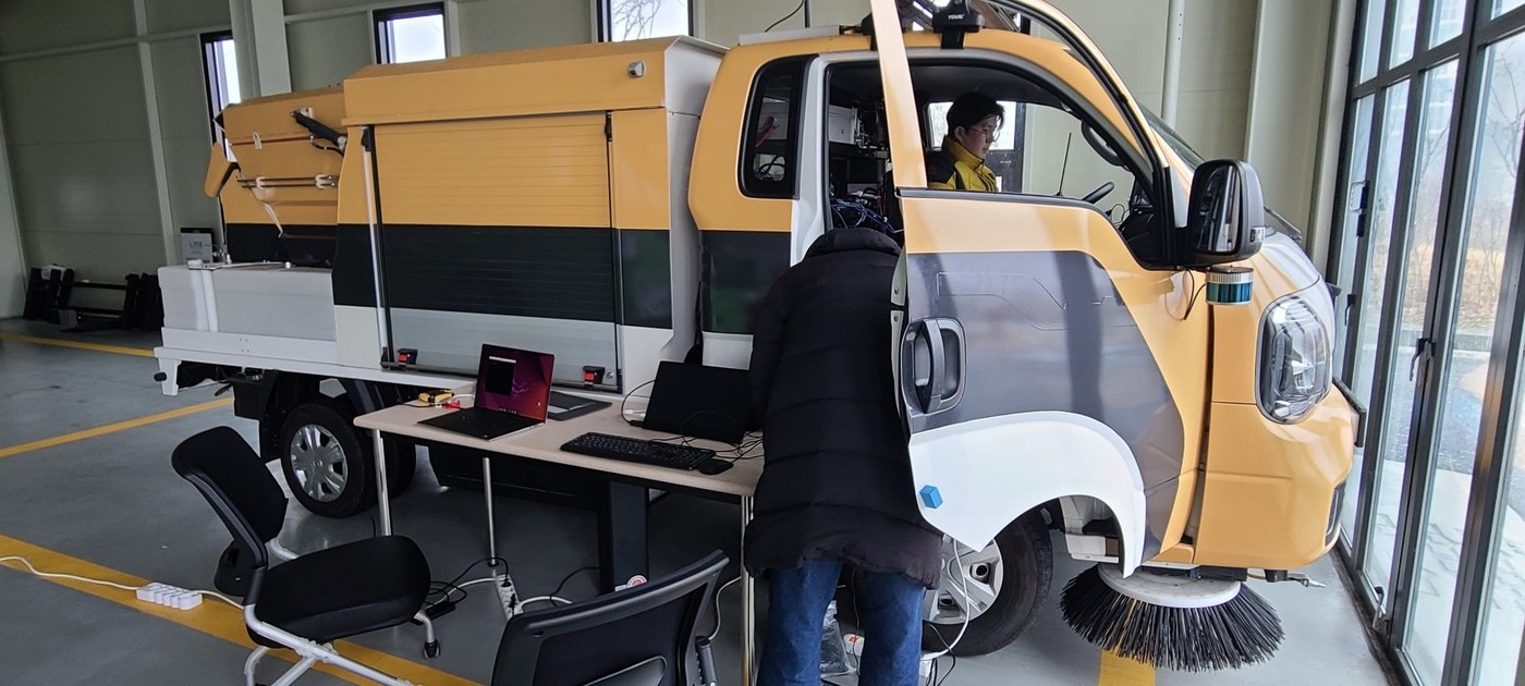 Autonomous road-sweeping vehicle sensor and lab setup during TDP validation review